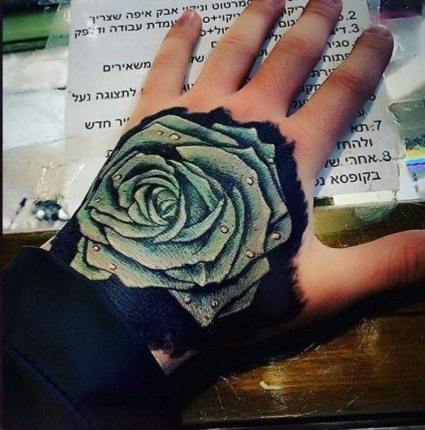 קעקוע ורד לכף היד